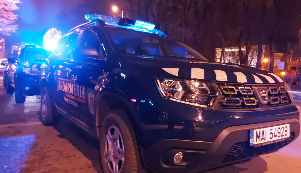 Panică la vederea jandarmilor. Trei bărbați au fost depistați cu droguri în buzunare - 71594ddb69c24340b5d4fd5da3350241-1765543509.webp