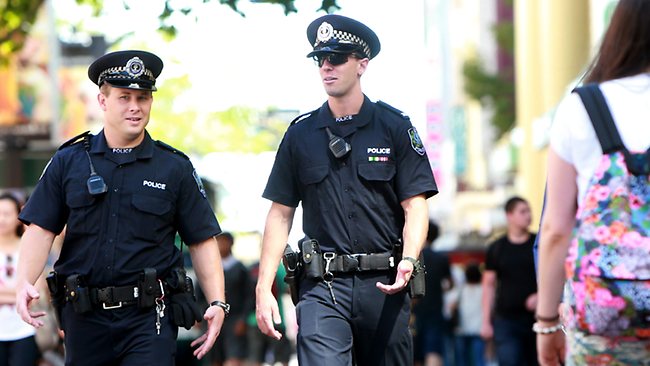 Tragedie fără limite. Opt copii, găsiți morți într-o casă - 728116policeofficersinrundlemall-1418979141.jpg