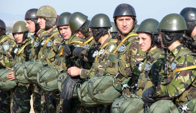 73 de ani de la înființarea primelor trupe de parașutiști militari - 73deanidelainfiintarea-1402421289.jpg
