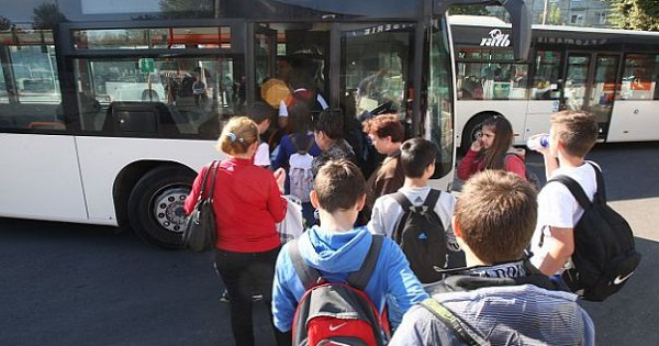 Guvernul Ciolacu a adoptat facilităţile de transport pentru elevi și studenţi. Acestea cresc de la 50% la 90% - 7434600x3152-1694182345.jpg