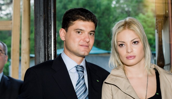 Este oficial! Valentina Pelinel și Cristian Boureanu DIVORȚEAZĂ - 74a1f8add303acb57335f8d90d193bba-1396880984.jpg