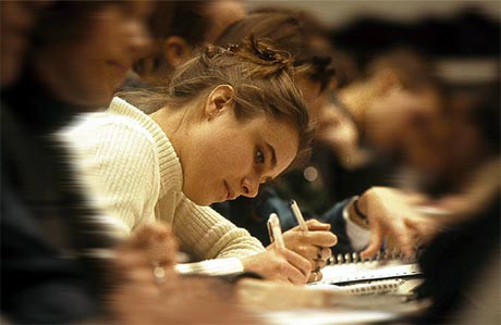 De luni, înapoi la facultate - 760140studenti-1317473730.jpg