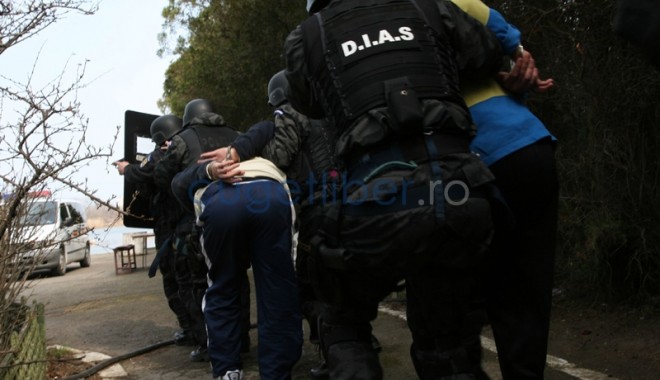Scandalagiii de la Medgidia, duși în fața judecătorilor - 7624c43931e8ccf280b8fc7374e89412-1351415506.jpg