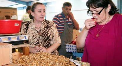 Șunca și palinca vândute pe tarabele din Piața Tomis III, în vizorul Protecției Consumatorilor - 77934389da45cc85231c9109829dbd2a.jpg