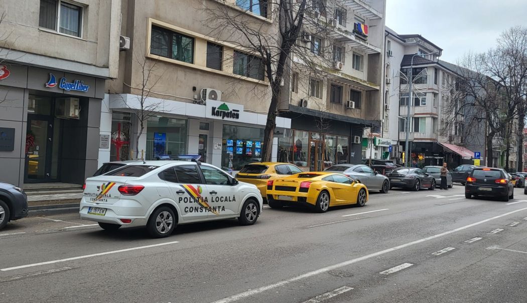Un bolid de lux a încurcat circulația pe bulevardul Tomis. Poliția Locală a intervenit - 782f6c9754034210b4516c7b33fa400c-1765192259.jpg