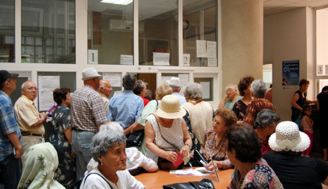 Se poate alege între pensia proprie și cea de urmaș? - 7augcasadepensiiaglomeratie28-1344351791.jpg