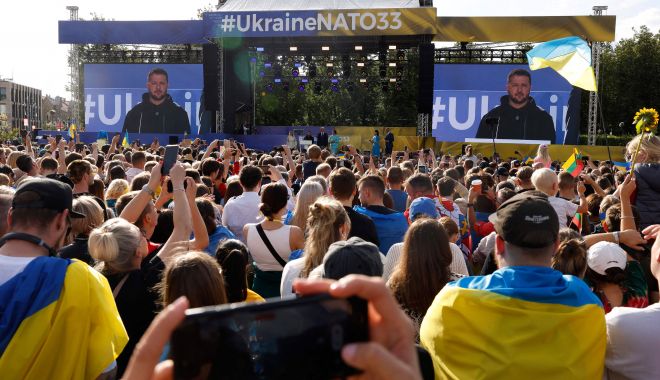 Zelenski, pe scenă, la summitul de la Vilnius: „NATO va oferi Ucrainei securitate”