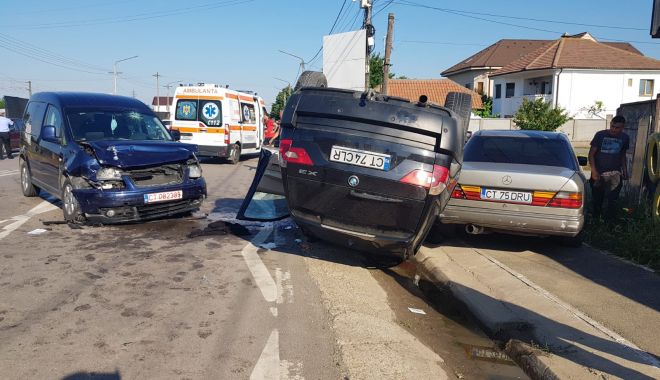 MAȘINĂ RĂSTURNATĂ, la ieșire din Valu lui Traian, TREI VICTIME au ajuns la spital - 7d2cc8cf4d52418383117da0363e7236-1623215588.jpg