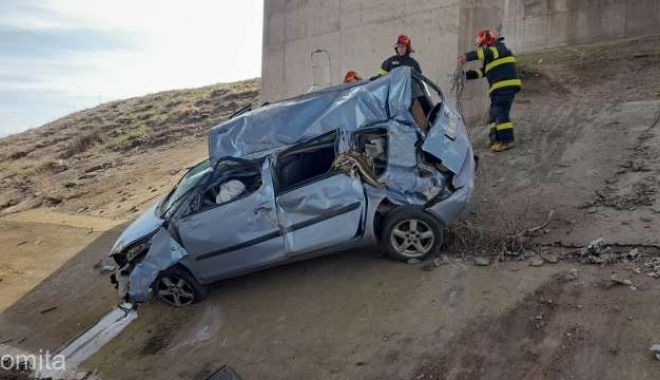 Intervenţie de urgenţă! Două victime, după ce o maşină a căzut în canal - 7d5491b7f52c483ea9a11f98a0a62fba-1678191423.jpg