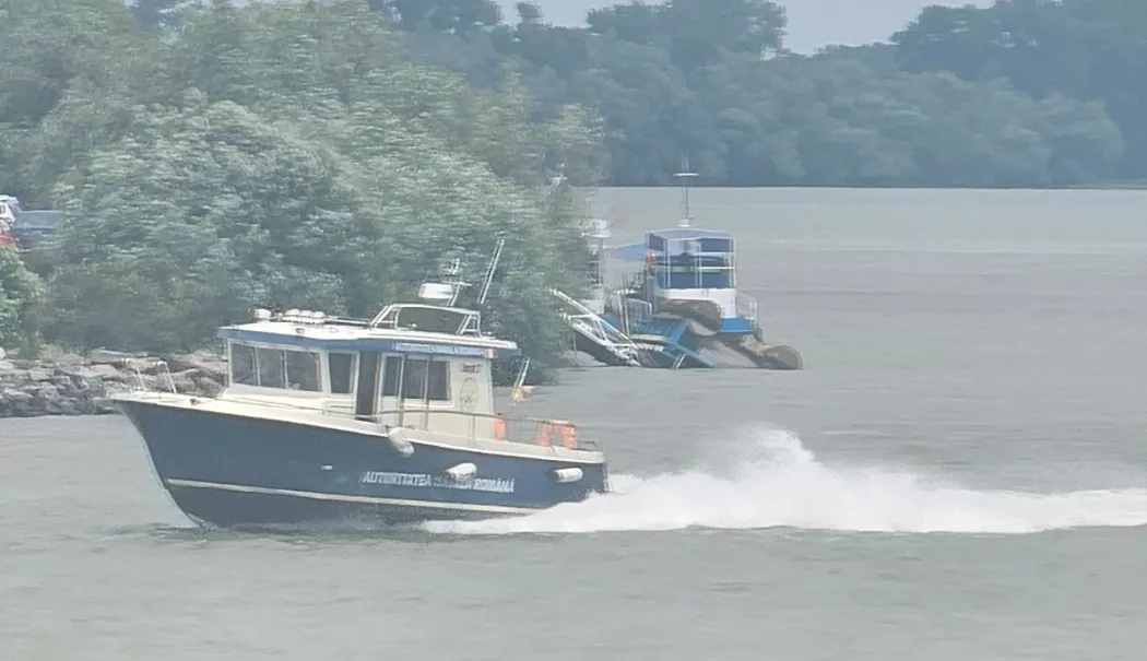 UPDATE. Incident pe Dunăre! Cu motorul principal avariat, nava MV Prince Zafer a scufundat un ponton
