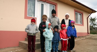 O mână de ajutor întinsă unei familie cu șase copii din Rasova - 7e07d99a704ed310140295332558885a.jpg
