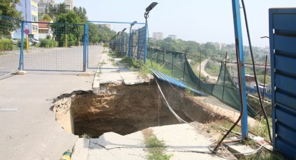 Strada Traian mai poate rezista prăbușirii până în primăvară - 7f97a7f3bca59707757d65d44fdbd547.jpg