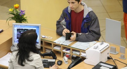 Băncile taie creditul de sub picioarele populației - 7fdd7100f8bcb301923df02819f21fc8.jpg