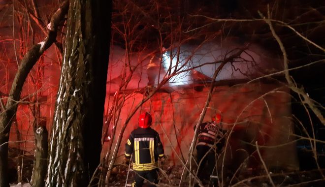 CASĂ DISTRUSĂ ÎN INCENDIU! Un bărbat a fost SALVAT DIN FLĂCĂRI! - 7febrincendiusursaisudobrogea2-1581062912.jpg