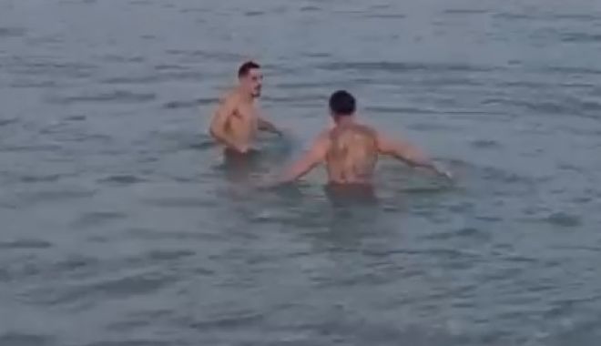VIDEO. Baie în Marea Neagră, de Bobotează - 7ianbaiemare-1610009438.jpg