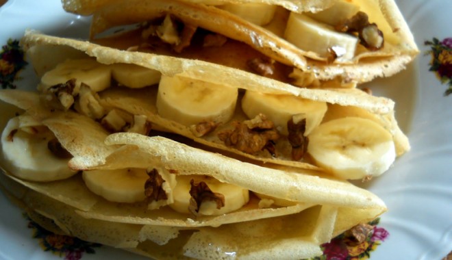 Clătite cu banane și nuci - 7octclatite-1381148730.jpg