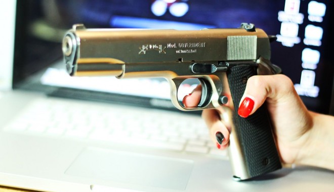 CAPTURĂ / Polițiștii din Cernavodă au confiscat două arme - 7septembriepistolretinut-1410085517.jpg
