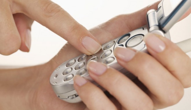 Vânzarea numerelor de telefon fără acordul furnizorului se consideră tentativă de fraudă - 7telefon941irena-1311767826.jpg