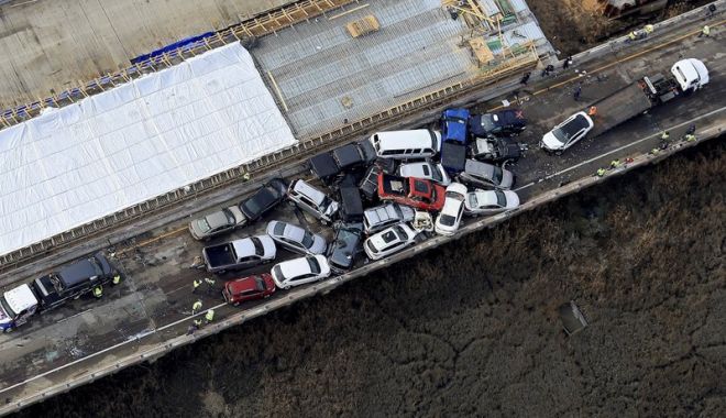 Se întâmplă în SUA: COLIZIUNE cu zeci de autovehicule! - 800-1577090189.jpg