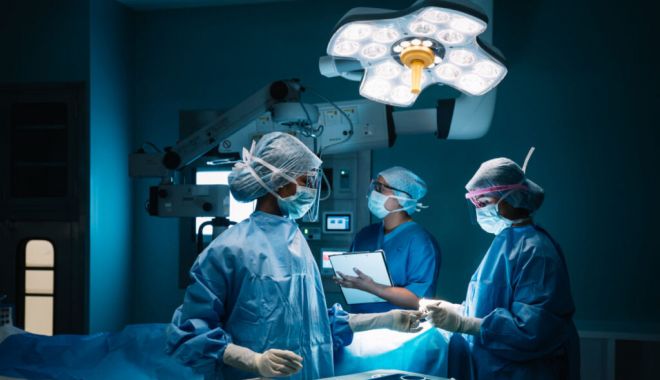 Cu tumoră pe creier, şi-a susţinut examenul de licenţă de pe patul de spital! De ce apar astfel de boli la tineri