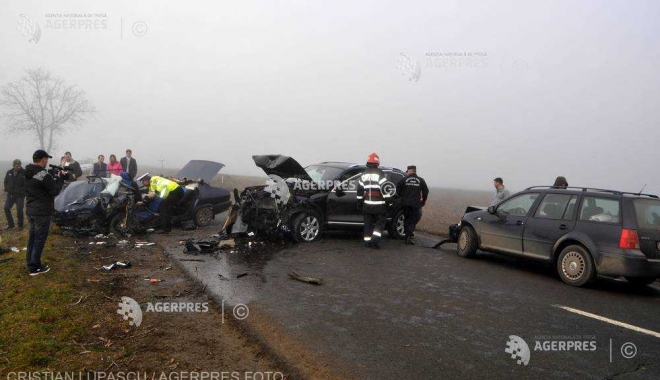 ȘASE VICTIME, DUPĂ CE DOUĂ MAȘINI S-AU IZBIT FRONTAL - 8161370-1513849430.jpg