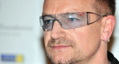 Bono a revenit pe scenă după intervenția chirurgicală la spate - 8228e95b49b47839939e457cc31180a1.jpg