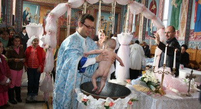 Fetița minorei violate de bunic a fost botezată la Cumpăna - 82e532e42ab6bccfd6ef816073c64a65.jpg