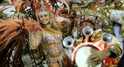 În ritm de samba la Carnavalul de la Rio - 83cb882a063385f1ee813887a7dfe87e.jpg
