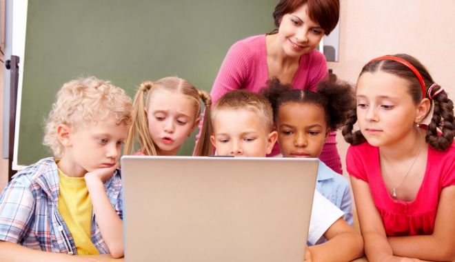 Bine de ştiut! Cum va arăta programul elevilor din toată ţara, marţi, 15 februarie - 840x560xkidsandpc1024x683jpgpage-1644479840.jpg