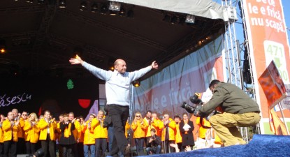 Traian Băsescu conduce în cursa pentru Cotroceni - 8410d493ab02b59ce1f6b4803d9dbb38.jpg