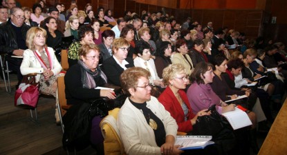 Directorii de școli fac cozi la Administrația Financiară - 86a726f3c13a9f1f8596ea342efa3e69.jpg