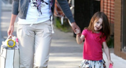 Fetița lui Tom Cruise a lansat moda tocurilor la 3 ani - 8744f300068e6eb0b508488420af3ee2.jpg