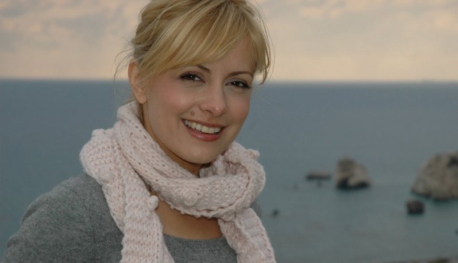 Simona Gherghe, surprinsă cu o blondă - 89727a70herghemain-1316535096.jpg