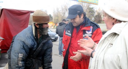 La 71 de ani, își așteaptă moartea pe stradă - 8a731006c6f7be0bf5ae747196399c32.jpg