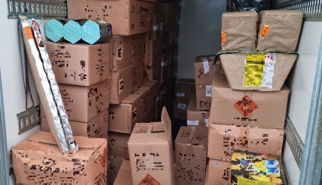 PESTE 7 TONE DE ARTICOLE PIROTEHNICE, CONFISCATE DE POLIȚIȘTII DE LA TRANSPORTURI - 8a977019637f48a297e03f83525237df-1640862484.jpg