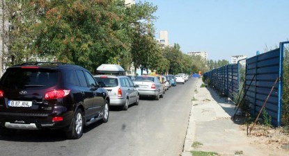 Traficul rutier de pe strada Traian - la discreția șoferilor indisciplinați - 8db700701ae6ebeb663f433c35abeeb8.jpg