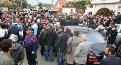 Zeci de oficialități, rude și sute de constănțeni au condus-o pe Elena Băsescu pe ultimul drum - 8f962791efa42e7995622edee61c69d3.jpg