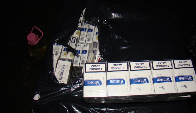 Peste o mie de pachete de țigări de contrabandă, confiscate de Garda de Coastă / FOTO - 8februarietigaricontrabanda1-1360322984.jpg
