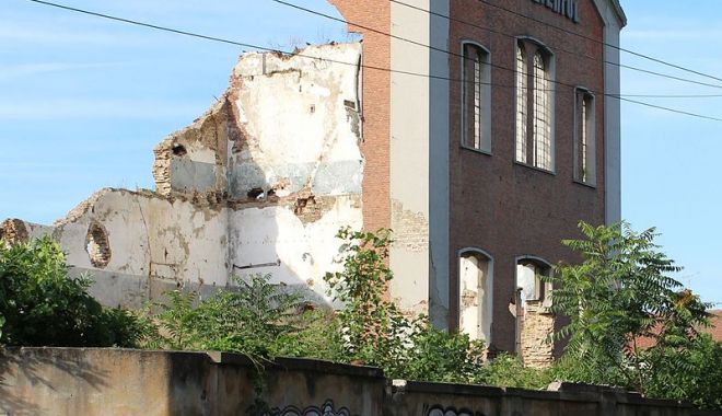 Afaceriști constănțeni judecați pentru DISTRUGEREA fostei fabrici „SOLVENTUL” din Timișoara - 8iandnadosartimisoarasursabanatu-1610098981.jpg
