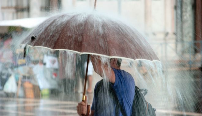 Codul portocaliu de ploi abundente a fost extins. Vor fi afectate 25 de județe - 916d3a0168584b1a89a541487b5a431c-1601112605.jpg