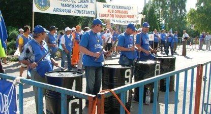 Salvatorii îl acuză pe ministrul Transporturilor că a introdus dictatura în portul Constanța - 91a8f8847ee097f0be9c70c3255afad8.jpg
