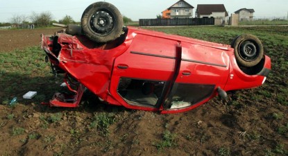 Un polițist beat mangă s-a rostogolit câteva sute de metri cu mașina - 92eacf53f4fac3152a85463988ab1490.jpg
