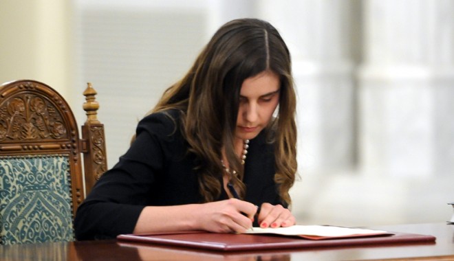 92 de taxe parafiscale vor fi tăiate sau comasate. Câte mai rămân? - 92taxeioanapetrescu-1400254342.jpg