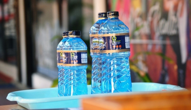 INFORMAȚIE ȘOCANTĂ! Cât plastic înghițim într-un pahar cu apă - 93hm2mua7ysticlaplasticapa1000x9-1504785608.jpg
