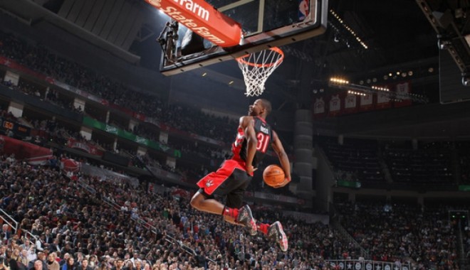 VIDEO/ IMPOSIBILUL nu există! SLAM DUNK-UL care A ULUIT toată America - 940rossterrence8col38479600-1361113617.jpg