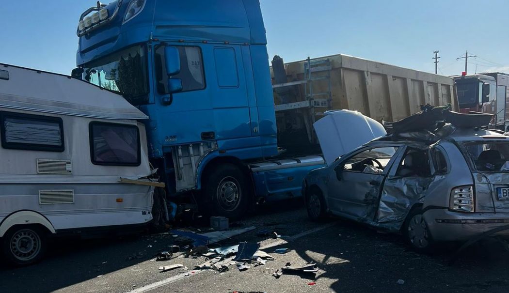 Accident cu un tir și o mașină cu rulotă, între Stupina și Crucea - 969b895f3ce843d6801c706e68f4f5a5-1724049022.jpg