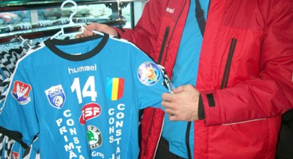Laurențiu Toma a tăiat panglica inaugurală a magazinului oficial al HCM-ului - 96b1c60888e6fd61e76d317d7dfa430a.jpg