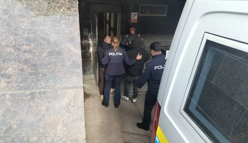 Polițistul acuzat de viol și pornografie infantilă vrea să fie în libertate