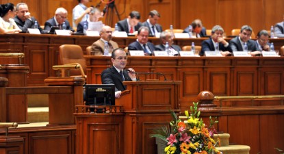 Emil Boc le-a cerut parlamentarilor un vot de încredere pentru 
