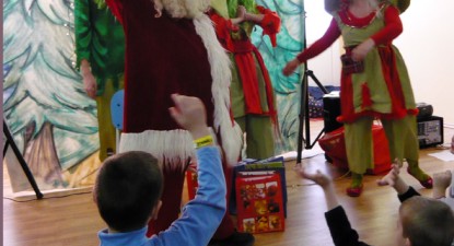 Copiii cu autism l-au primit pe Moș Crăciun cu brațele deschise - 9717e3b51637dee6a82aafa8d4205283.jpg